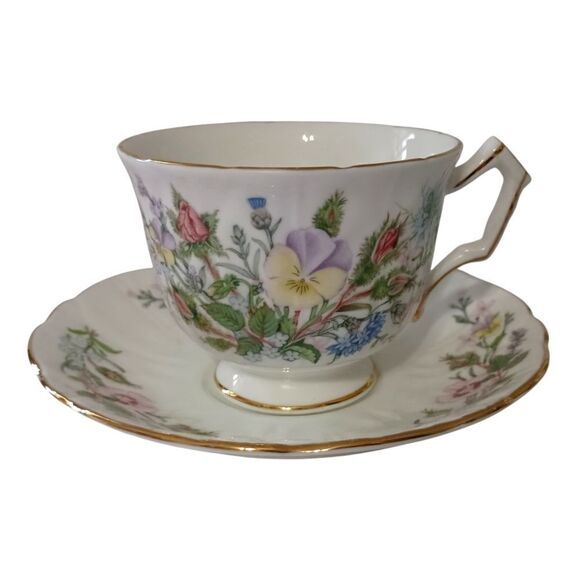 Aynsley Wild Tudor Bouquet Tea Cup Saucer Vtg England Bone China Floral Cottage. - Picture 1 of 16